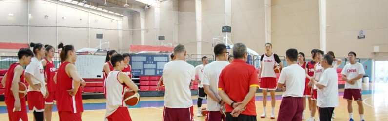 仅剩16人了！中国女篮传来最新消息，又有2人退出，宫鲁鸣难啊…